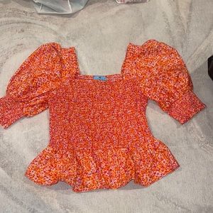 BEAUTIFUL top for summer!!